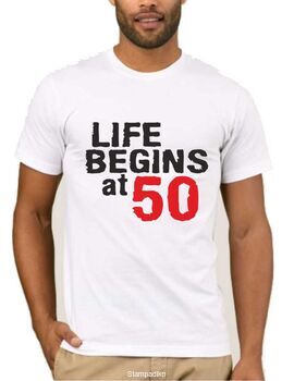 Μπλούζα με στάμπα Life Begins At...