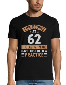 Mπλούζα με στάμπα γενεθλίων Life begins at 62 The last 61 years have just been a practice