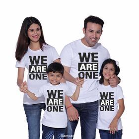 Οικογενειακό σετ με στάμπα We Are One Family T-shirts