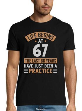 Mπλούζα με στάμπα γενεθλίων Life begins at 67 The last 66 years have just been a practice